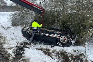 Řidička vylétla se škodovkou na jihu Čech ze silnice. Utrpěla vážná zranění - Novinky